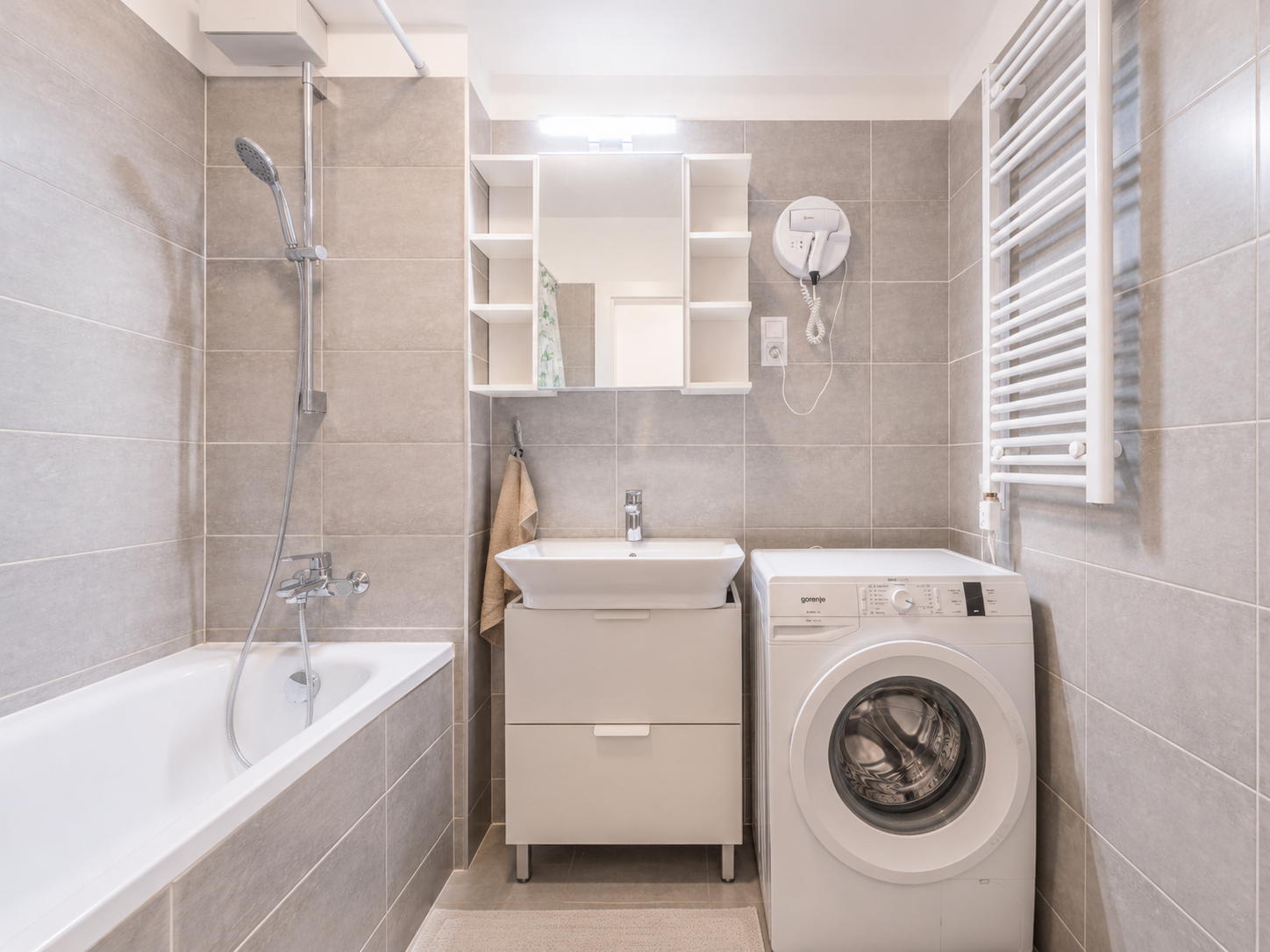 Bathroom with bathtub and washing machine